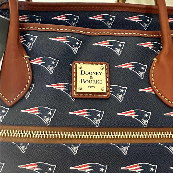 NWT Dooney & Bourke New England Patriots Tote NFL Handbag Orig $298 - Picture 2 of 8